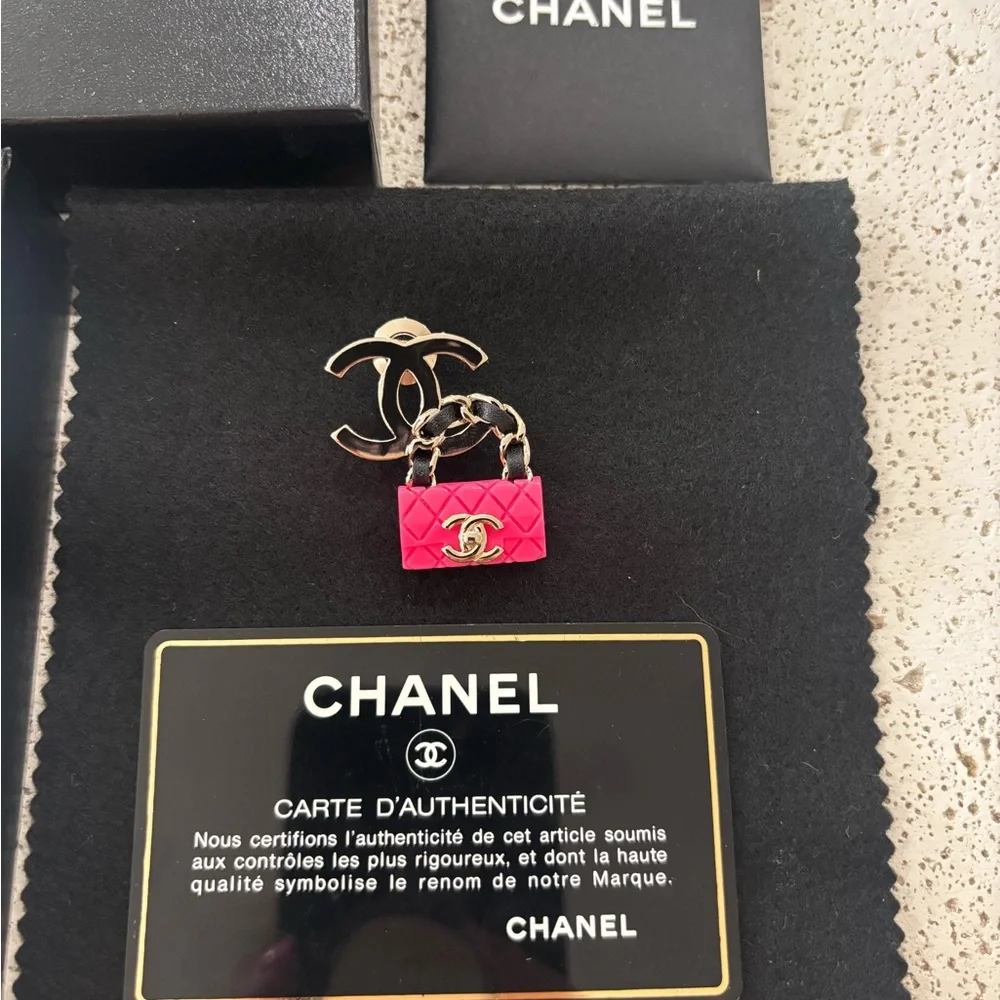 Authentic NEW CHANEL CC pink bag brooch pin RARE